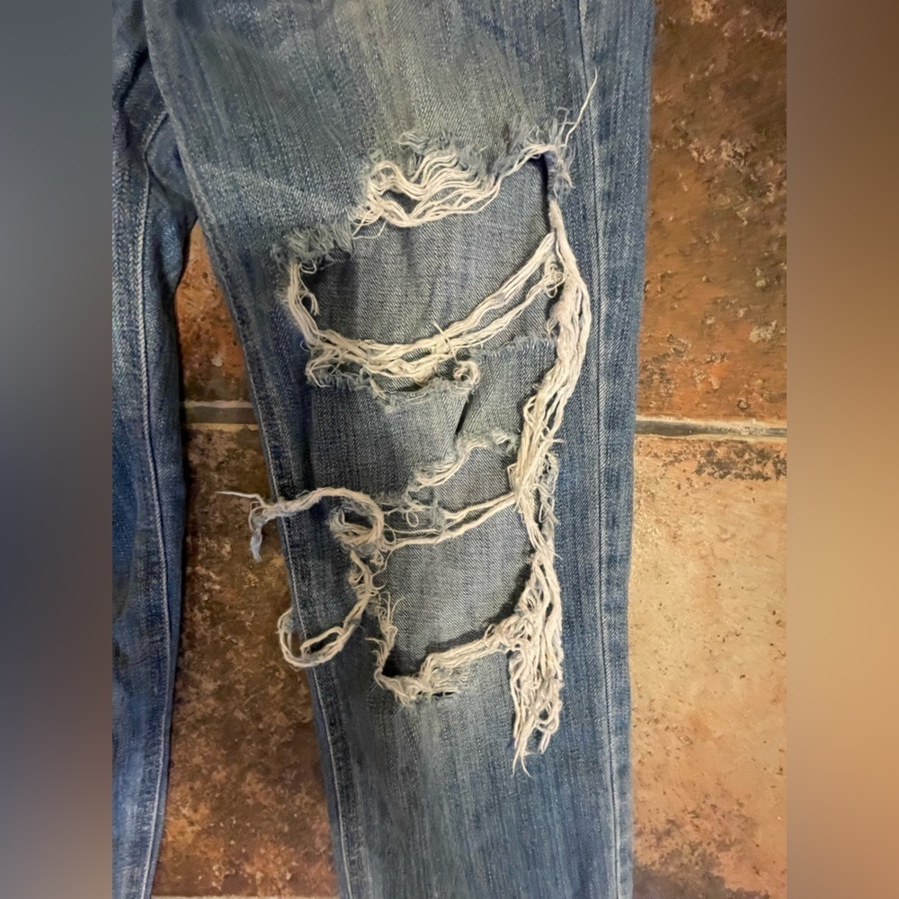 Joe’s Jeans Collector’s Edition The Sawyer Crop Distressed Jeans Size 26 - Picture 11 of 13